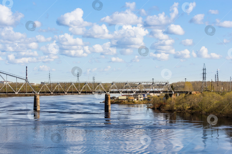 Скачать Железнодорожный мост через реку Волхов. фотосток Ozero