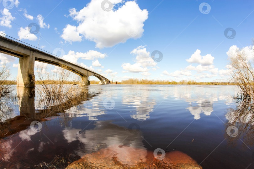 Скачать Автомобильный мост через реку Волхов. фотосток Ozero