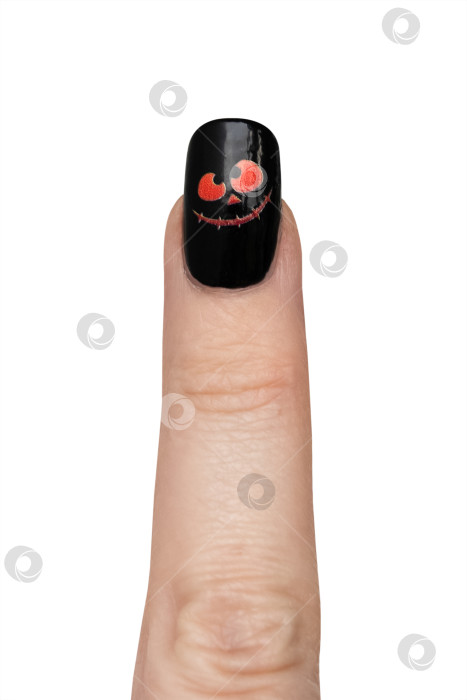 Скачать Указательный палец с маникюром в виде лица на чёрном лаке, изолировано на белом фоне фотосток Ozero