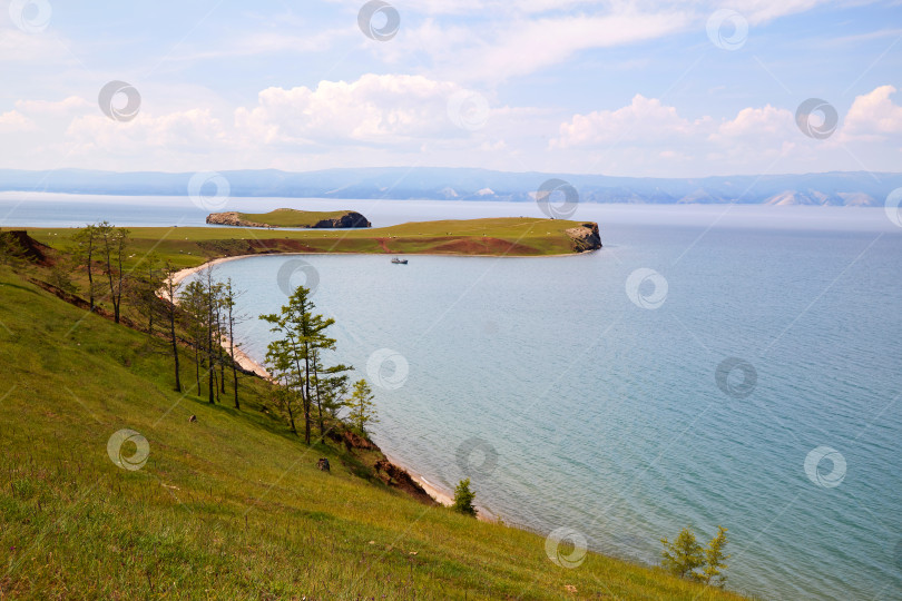 Скачать Берег озера Байкал летним днем. фотосток Ozero