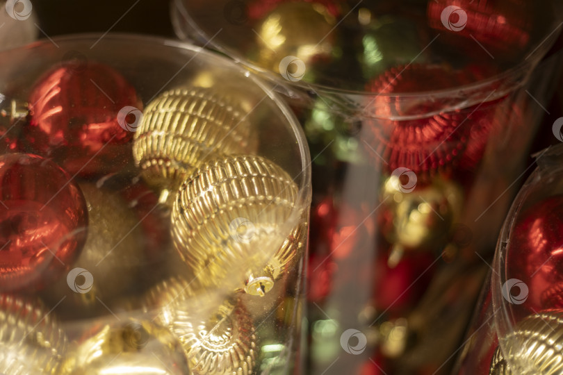 Скачать Новогодние шары. Украшения к празднику. Много стеклянных шаров. фотосток Ozero