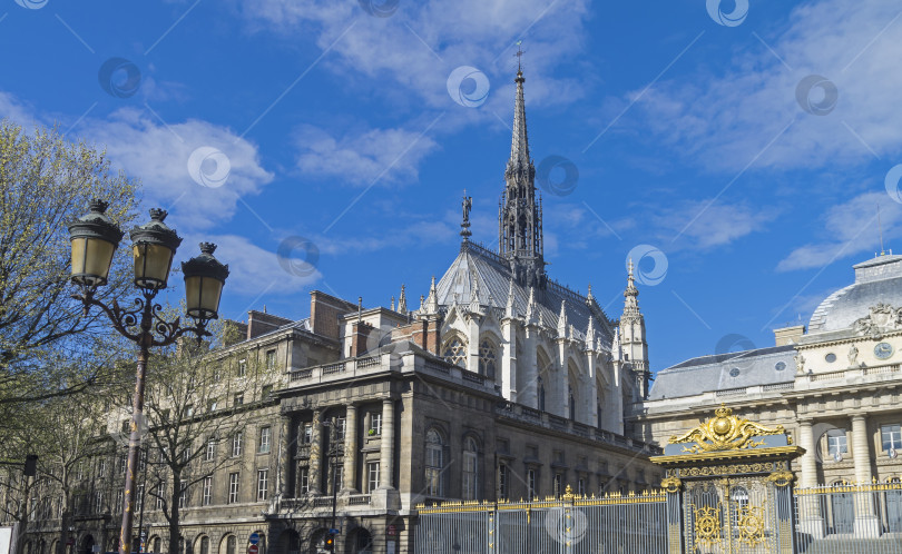 Скачать Вид на часовню Сент-Шапель. Париж, Франция. фотосток Ozero