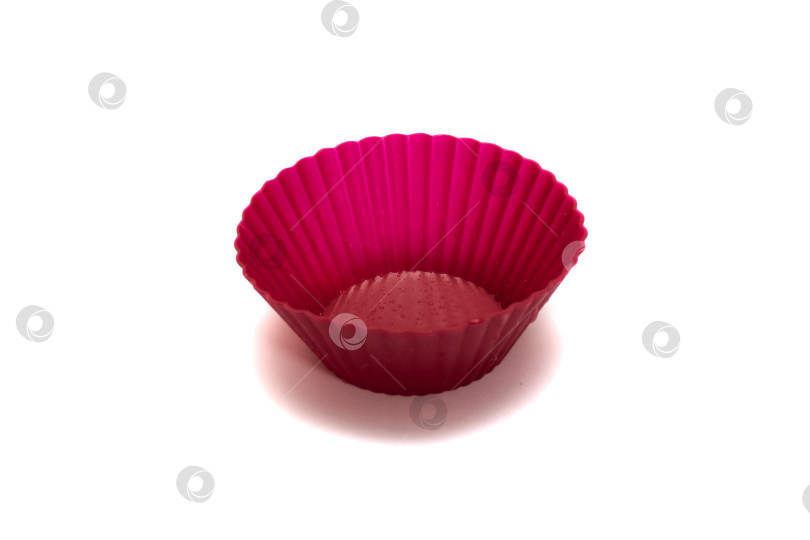 Скачать Розовая силиконовая форма для выпечки, выделенная на белом фоне фотосток Ozero