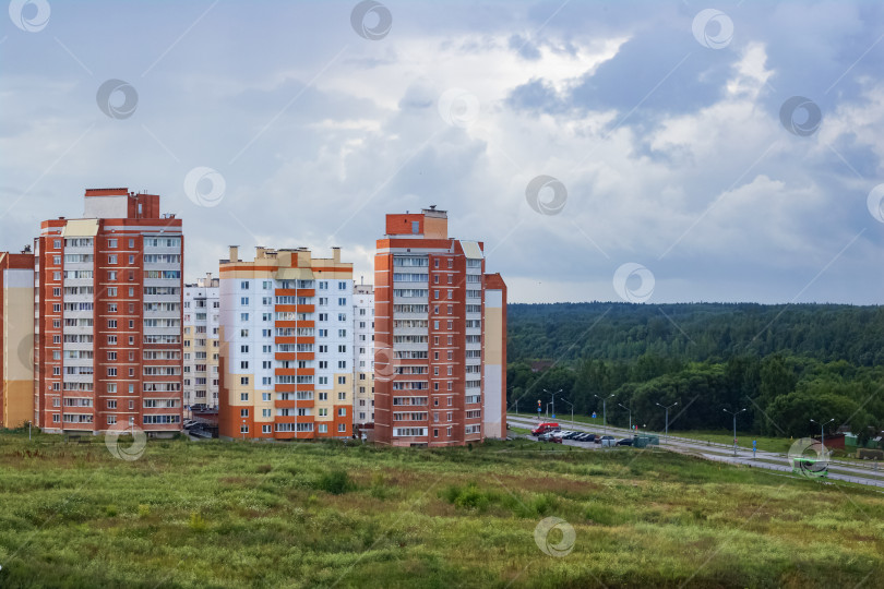 Скачать Высотные здания на окраине города фотосток Ozero