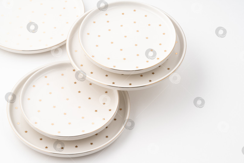 Скачать Керамические тарелки, выделенные на белом фоне фотосток Ozero