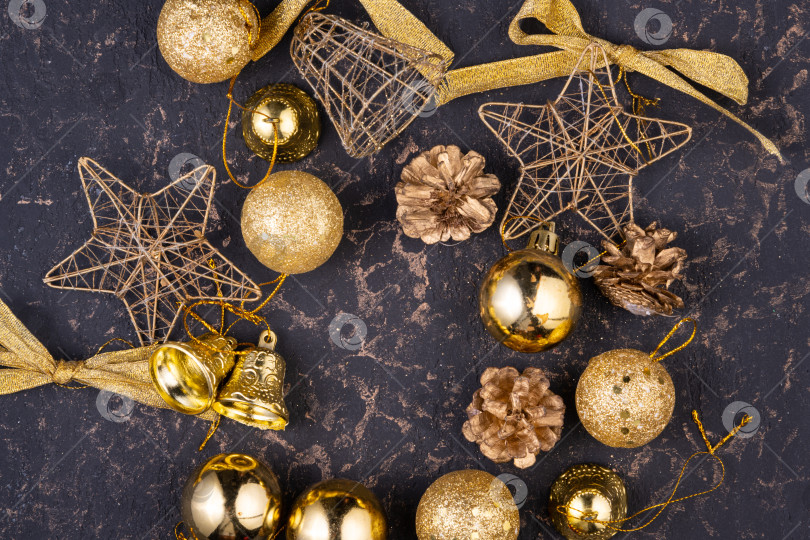 Скачать Красивый рождественский фон с красивыми орнаментами фотосток Ozero