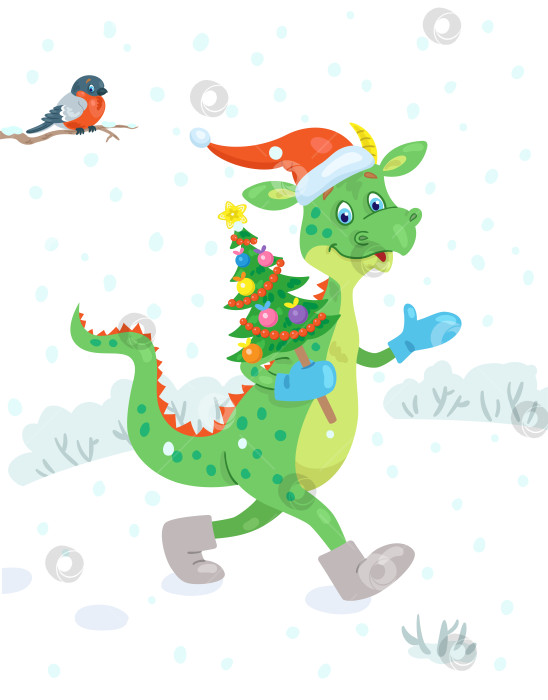 Скачать С Новым Годом! Забавный маленький дракончик в валенках прогуливается по зимнему лугу с украшенной рождественской елкой в руках фотосток Ozero