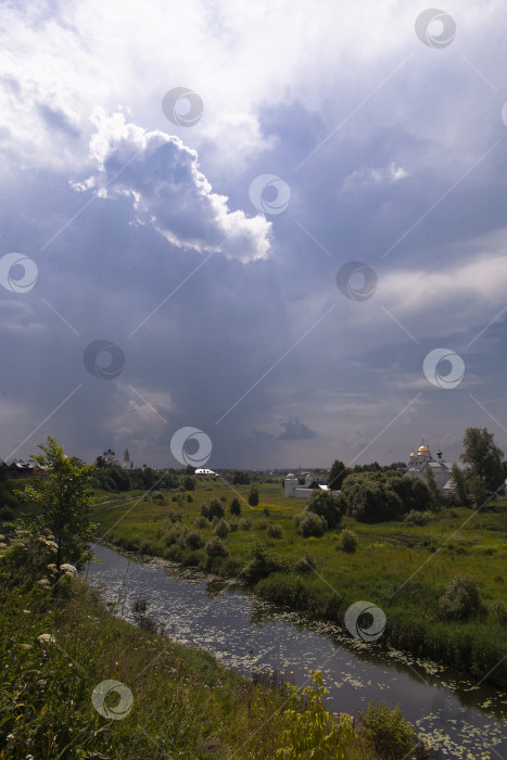 Скачать Грозовое небо, река Каменка фотосток Ozero