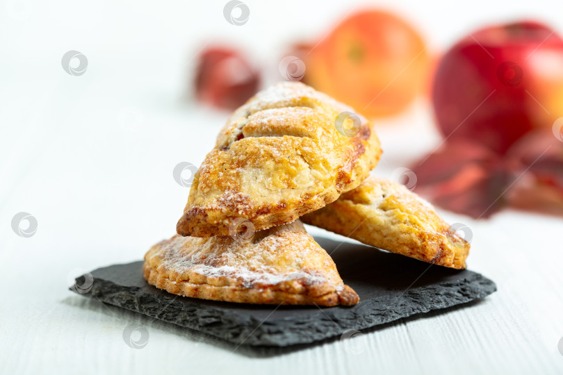 Скачать Маленькие яблочные пирожки, Тортик, песочное печенье. фотосток Ozero