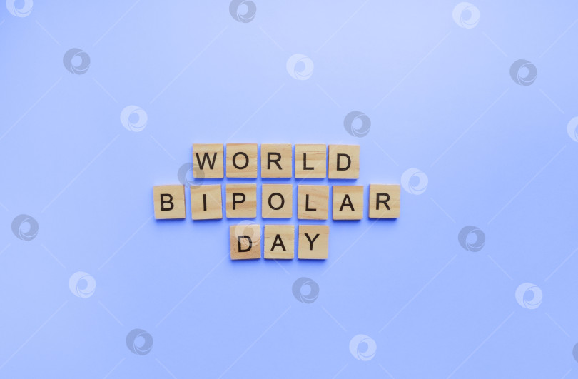 Скачать 30 марта, во Всемирный день биполярности, появился минималистичный баннер с надписью деревянными буквами фотосток Ozero