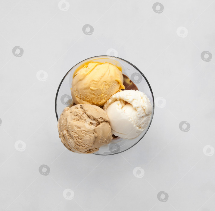 Скачать мороженое в шариках на белом фоне фотосток Ozero