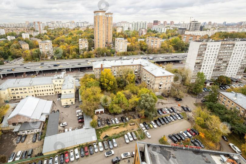 Скачать Московский двор и дома сверху. фотосток Ozero