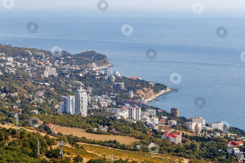 Скачать Вид на южное побережье Крыма с вершины Крестовой горы фотосток Ozero