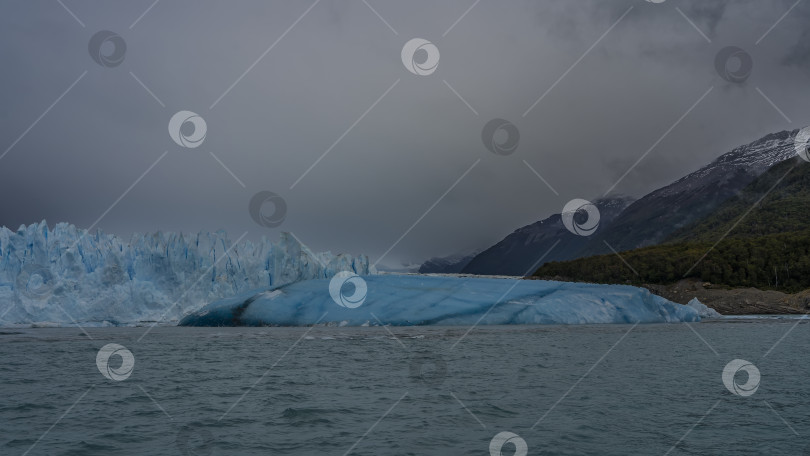 Скачать Прекрасный ледник Патагонии. фотосток Ozero