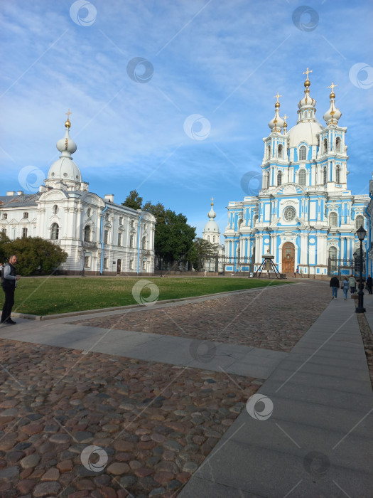 Скачать Вид на Смольный собор в Санкт-Петербурге, Россия, 2023 год фотосток Ozero