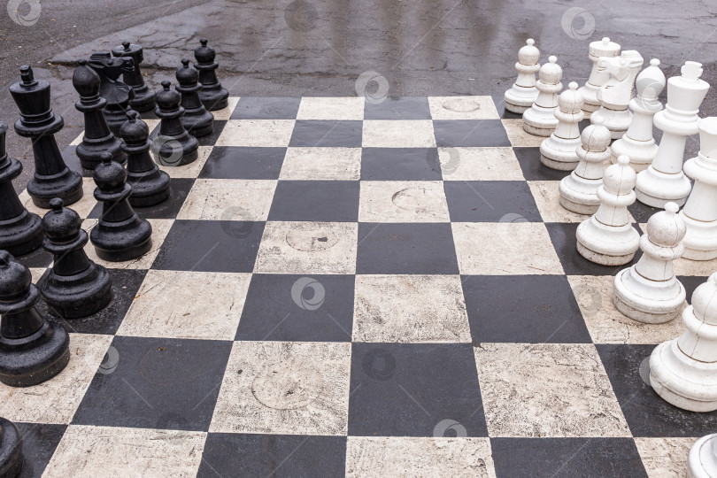 Скачать Никто не играет в большие уличные шахматы фотосток Ozero