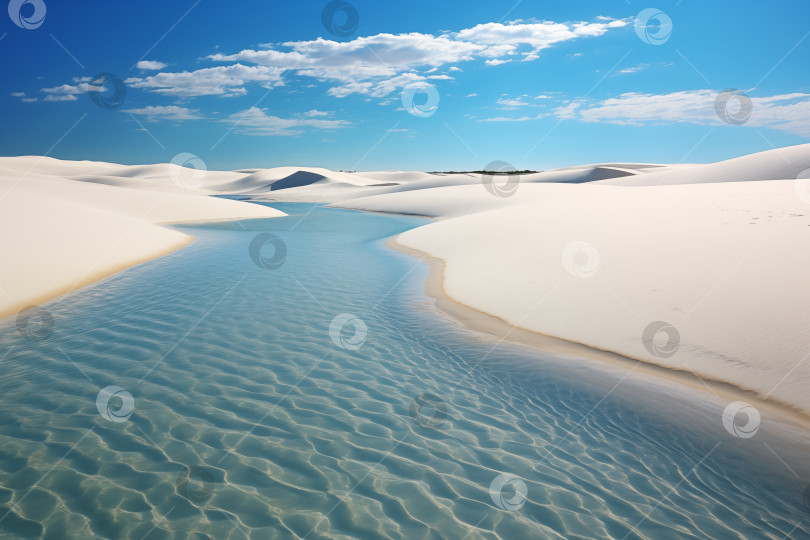 Скачать озеро с прозрачной водой между дюнами в пустыне после дождя фотосток Ozero