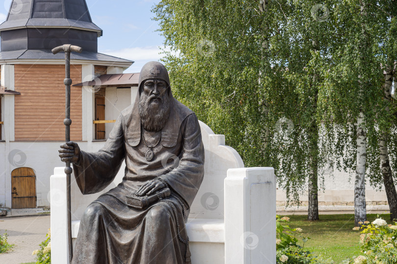 Скачать Памятник патриарху Иову в Старицком монастыре. фотосток Ozero