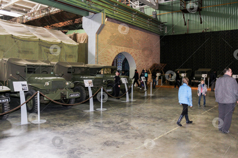 Скачать Зал американской военной техники. фотосток Ozero