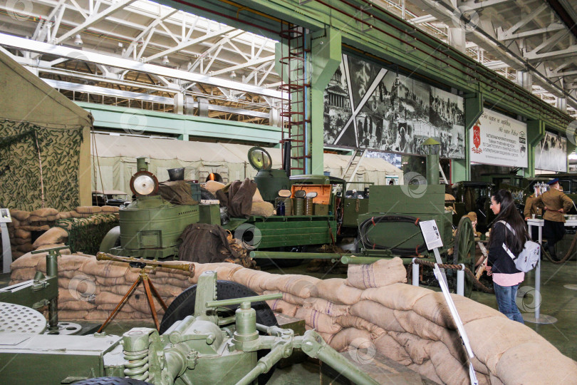 Скачать Павильон с военными экспозициями. фотосток Ozero