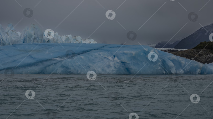 Скачать Фрагмент ледника. Стена голубого льда фотосток Ozero
