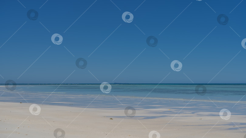 Скачать Красивый минималистичный морской пейзаж. фотосток Ozero