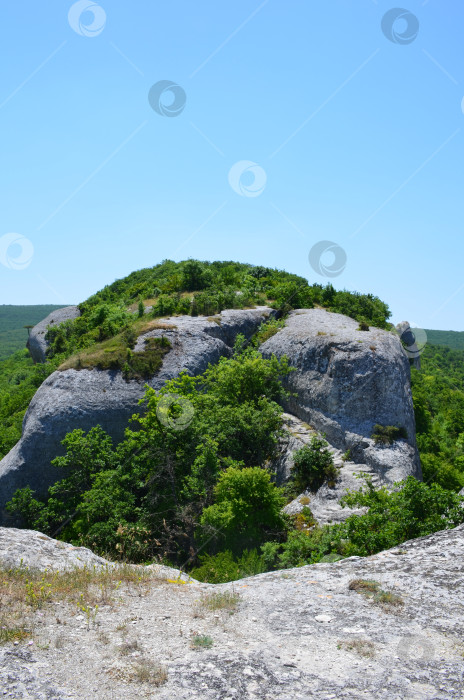 Скачать Эски-Кермен – средневековый пещерный город-крепость в юго-западной части полуострова Крым, входит в Бахчисарайский историко-культурный заповедник фотосток Ozero