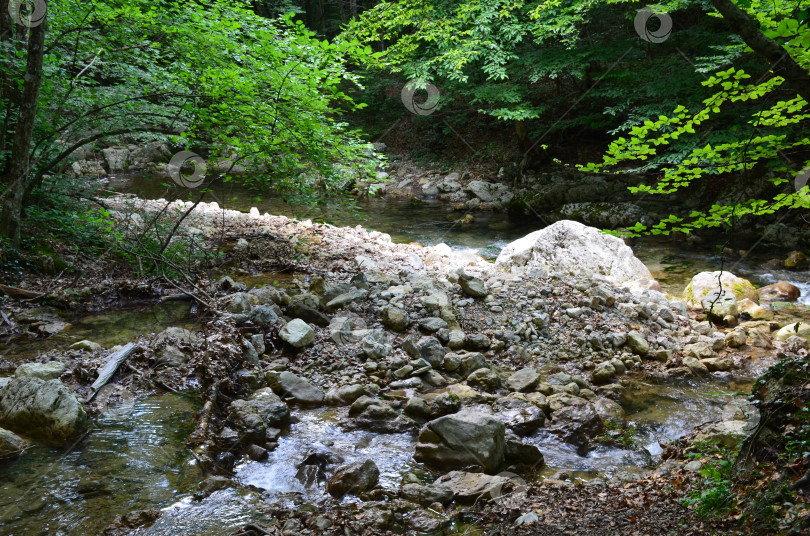 Скачать Большой каньон Крыма: горные потоки, ручьи, водопады фотосток Ozero