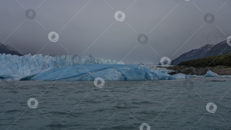 Скачать Знаменитый ледник Перито-Морено. фотосток Ozero