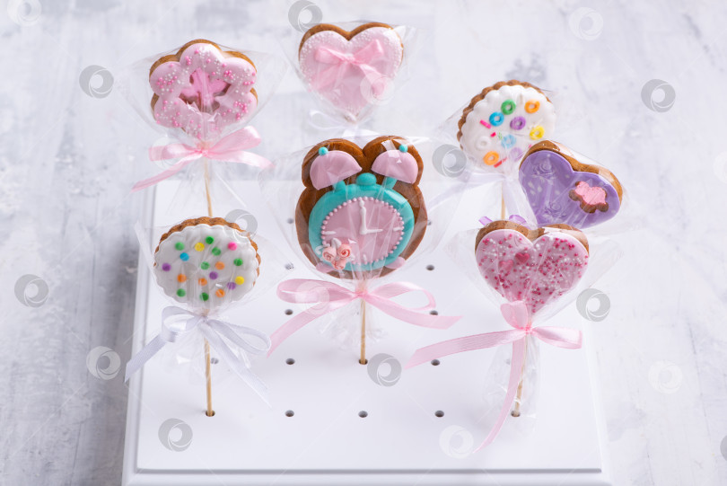Скачать Набор разноцветного и сладкого печенья на палочке фотосток Ozero