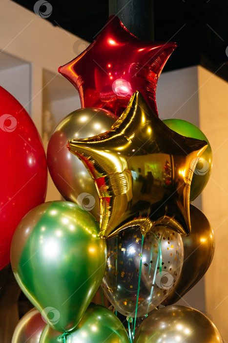 Скачать Праздничный букет из воздушных шаров в форме звезд фотосток Ozero