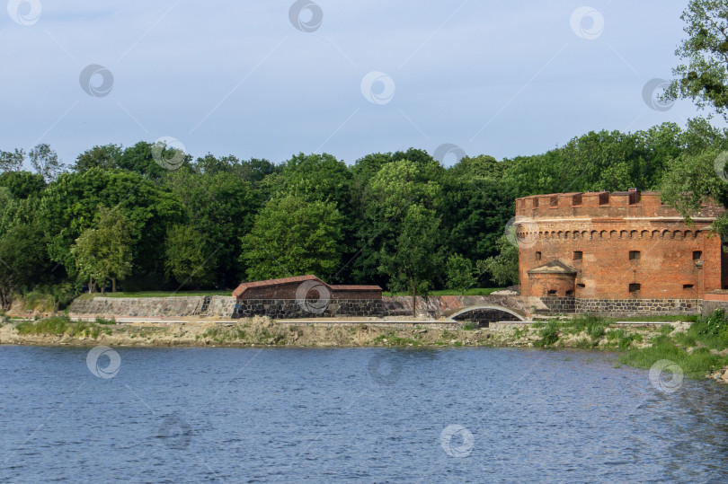 Скачать Калининград, Россия. Форты Калининграда. Город-крепость Кенигсберг. Башня Дер Дон, построенная в 1854 году. Немецкие укрепления 19 века для обороны немецкими войсками города в Восточной Пруссии. фотосток Ozero