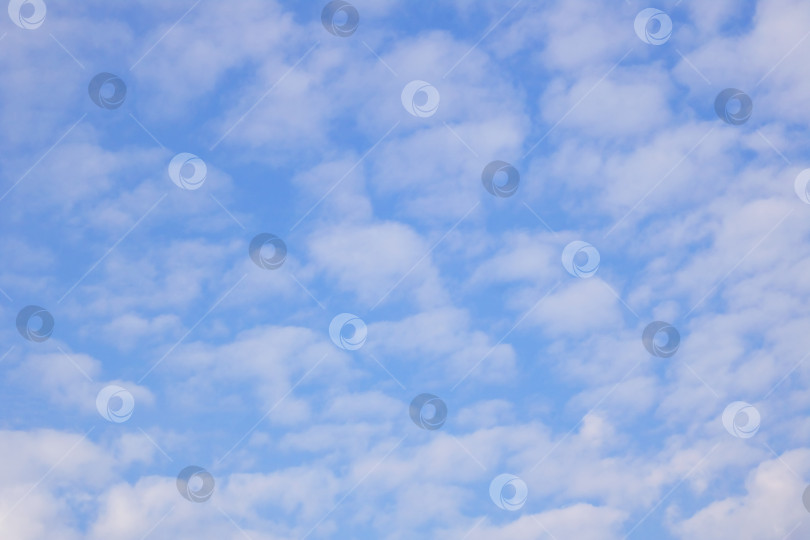 Скачать Облака на голубом небе, текстура или фон фотосток Ozero