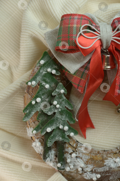Скачать Новогодний (рождественский) венок для украшения двери, праздничного интерьера фотосток Ozero