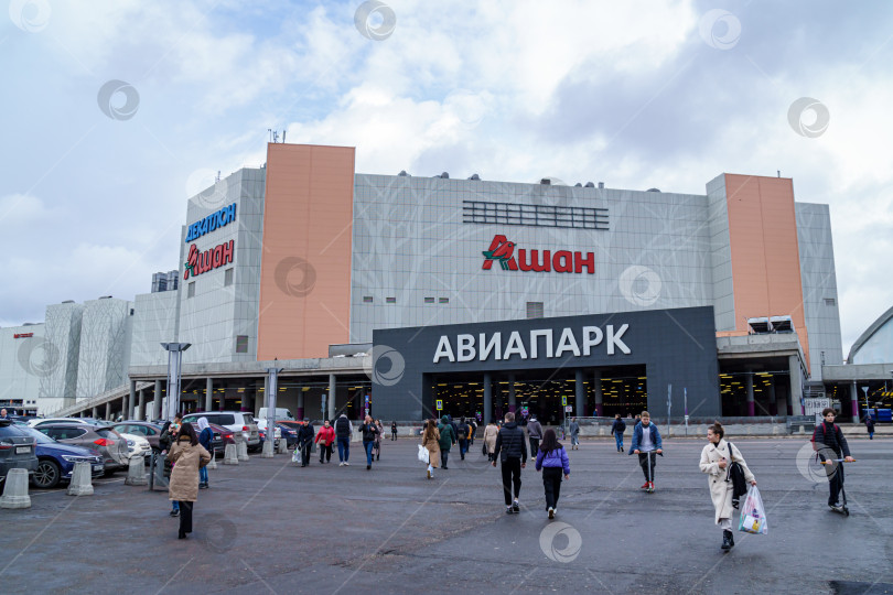 Скачать Авиапарк - это торгово-развлекательный центр, расположенный в Москве на Ходынском поле фотосток Ozero