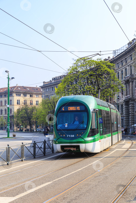 Скачать Трамвай на улице в Милане фотосток Ozero