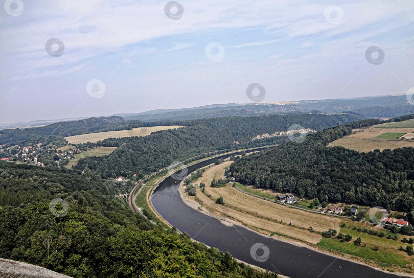 Скачать Пейзаж, вид на природный парк "Саксонская Швейцария", Германия фотосток Ozero