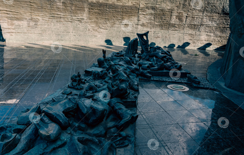 Скачать Памятник «Трагедия народов». Фрагмент фотосток Ozero