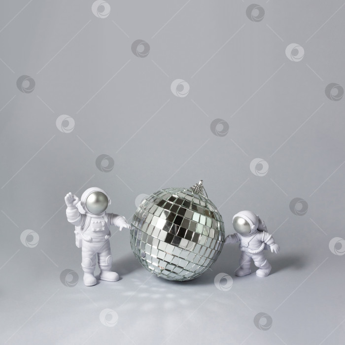Скачать Астронавты на диско вечеринке фотосток Ozero