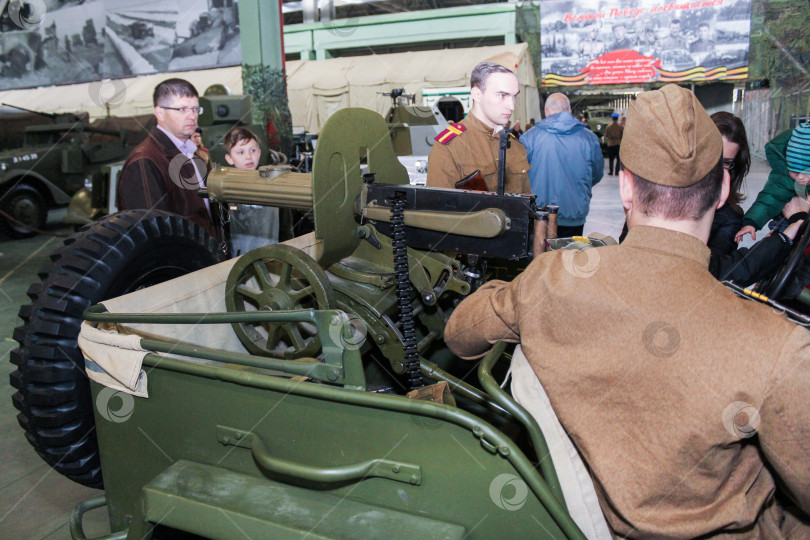 Скачать Пулемет в военной машине. фотосток Ozero