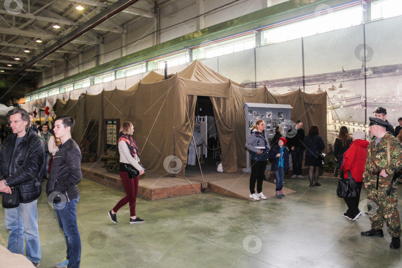 Скачать Палатка военно-полевого госпиталя. фотосток Ozero