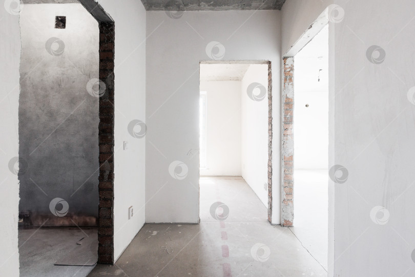 Скачать интерьер квартиры без отделки в серых тонах. черновая отделка фотосток Ozero