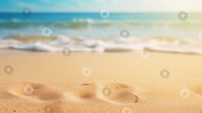 Скачать Красивый песчаный пляж с размытым небом и морем. летний фон с пространством для копирования фотосток Ozero