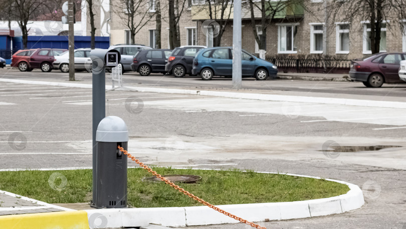 Скачать БЕЛАРУСЬ, НОВОПОЛОЦК - 8 ноября 2019 года: Платная парковка автомобилей и счетчик фотосток Ozero