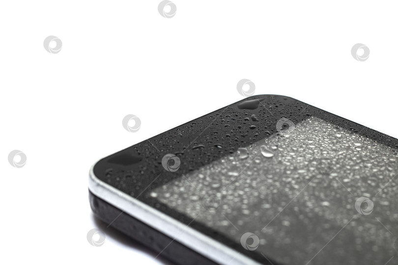 Скачать Капли воды на дисплее телефона, выделенные на белом фоне фотосток Ozero