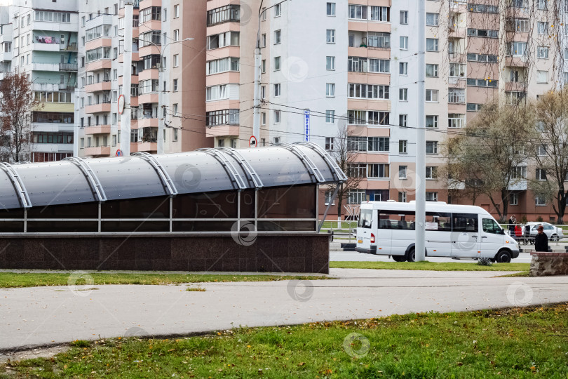 Скачать БЕЛАРУСЬ, ВИТЕБСК - 22 октября 2019 года: подземный переход рядом с дорогой фотосток Ozero