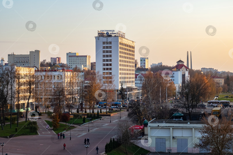 Скачать БЕЛАРУСЬ, ВИТЕБСК - 21 октября 2019 года: Вид на осенний город фотосток Ozero