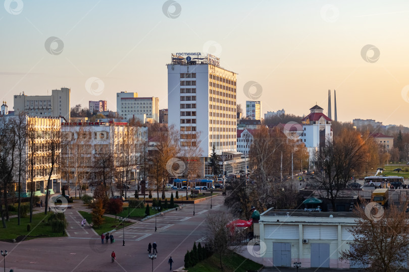 Скачать БЕЛАРУСЬ, ВИТЕБСК - 21 октября 2019 года: Вид на осенний город фотосток Ozero