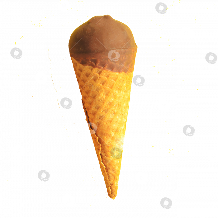 Скачать Два солнечных шоколадных рожка для мороженого на желтом фоне, copyspace. фотосток Ozero