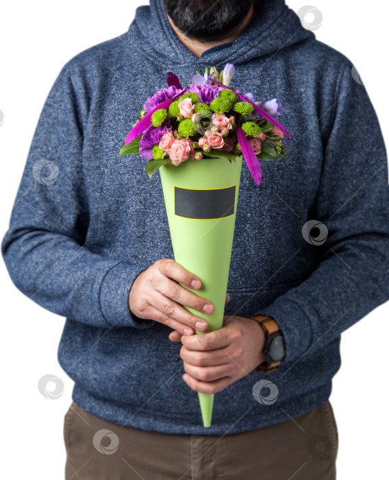 Скачать мужчина держит в руках цветы фотосток Ozero